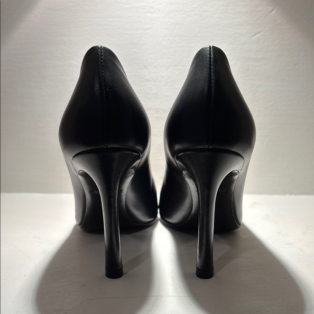 Louis Vuitton Black and Silver High Heels Size 4.5 US or Size 34. - Picture 7 of 17